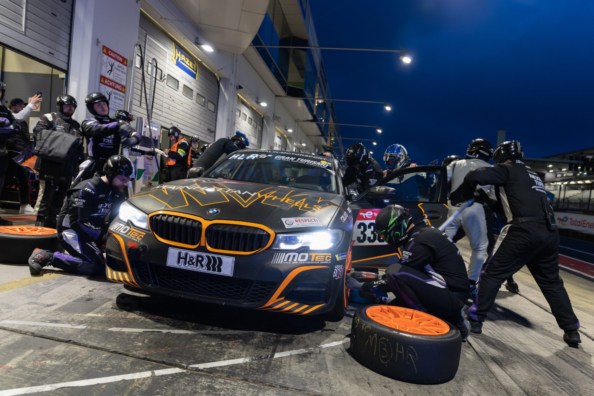 Read more about the article Adrenalin Motorsport Team Motec greift mit neun Fahrzeugen beim 24h-Rennen an